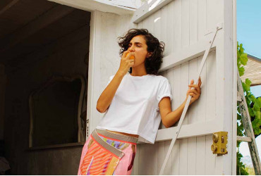 Cómo llevar una camiseta blanca con estilo